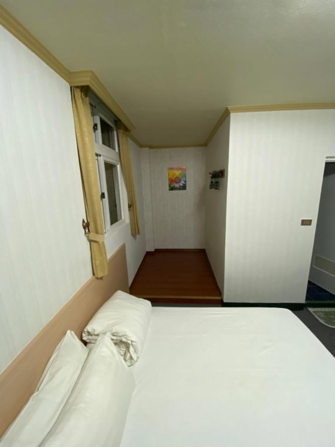 Rich Zone Hotel Тайпей Екстериор снимка