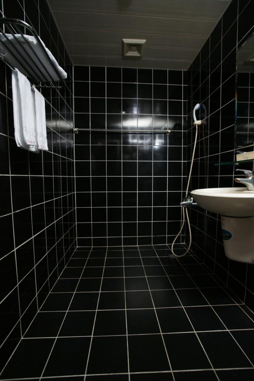 Rich Zone Hotel Тайпей Екстериор снимка